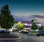 La Quinta Inn & Suites by Wyndham Blue Springs hotel detail image 4