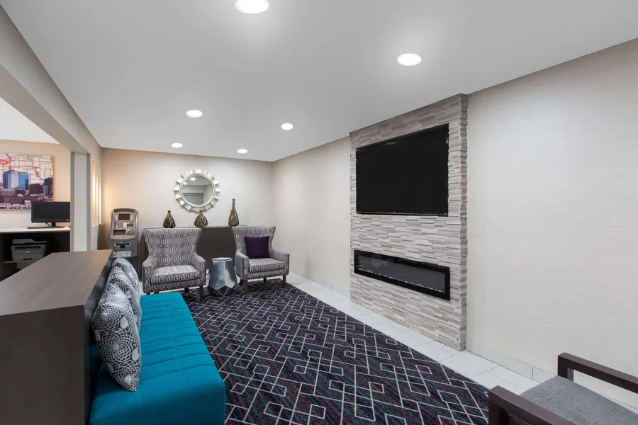 La Quinta Inn & Suites by Wyndham Blue Springs hotel detail image 6
