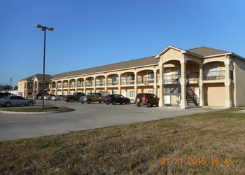 Crossroads Inn & Suites hotel thumbnail 2