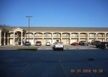 Crossroads Inn & Suites hotel thumbnail 5