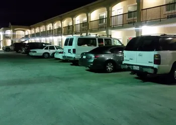 Crossroads Inn & Suites hotel thumbnail 6