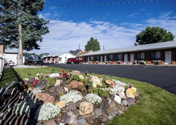 Blue Pine Motel hotel thumbnail 5