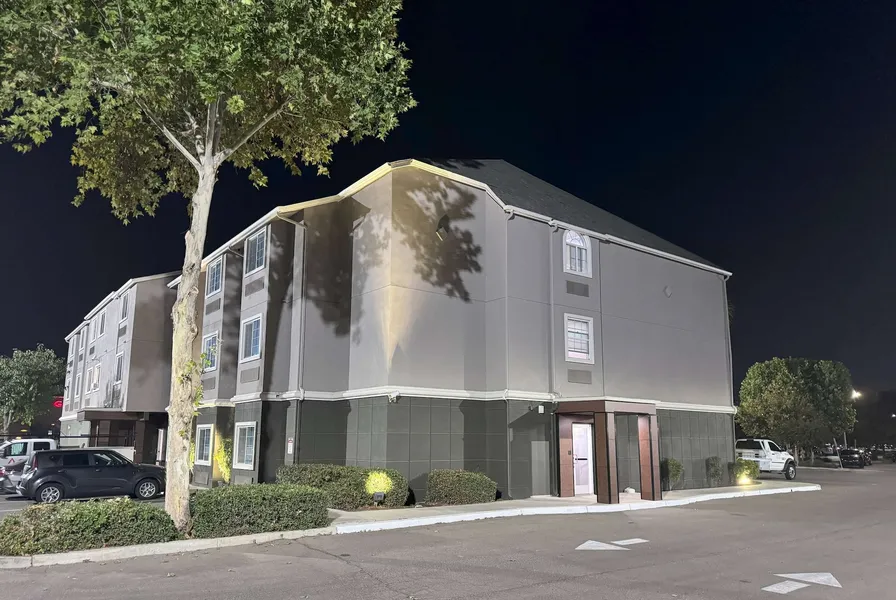 La Quinta Inn & Suites by Wyndham Tulare hotel detail image 2