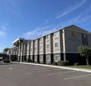 La Quinta Inn & Suites by Wyndham Tulare hotel detail image 3