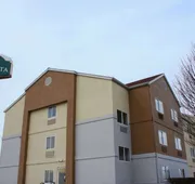 La Quinta Inn & Suites by Wyndham Emporia hotel detail image 4
