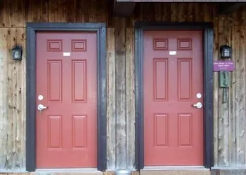 Timber Inn Motel hotel thumbnail 4