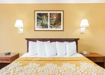 Howard Johnson by Wyndham Orlando-International Drive hotel thumbnail 5