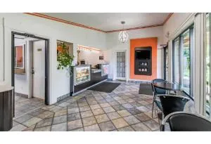 Motel 6 Kalamazoo hotel thumbnail 2