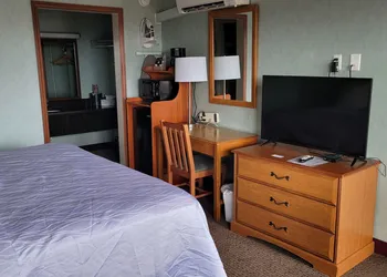 Downtown Inn and Suites hotel thumbnail 5