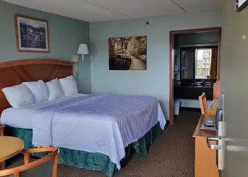 Downtown Inn and Suites hotel thumbnail 7