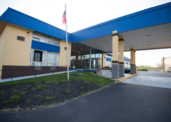 Days Inn by Wyndham Fort Wright Cincinnati Area hotel thumbnail 2