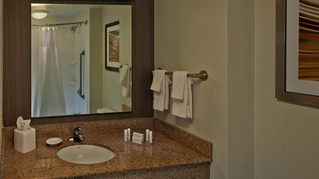 Courtyard by Marriott Providence Warwick hotel detail image 2