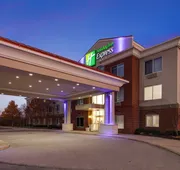 Holiday Inn Express & Suites Detroit - Farmington Hills by IHG hotel detail image 3