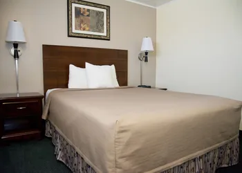 Travelers Inn hotel thumbnail 8
