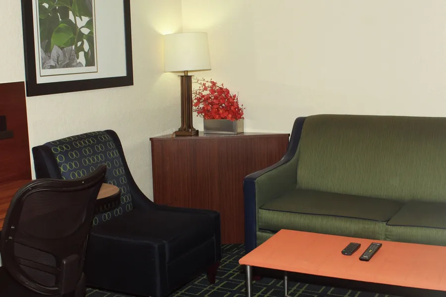 Fairfield Inn & Suites by Marriott Fairmont hotel detail image 6