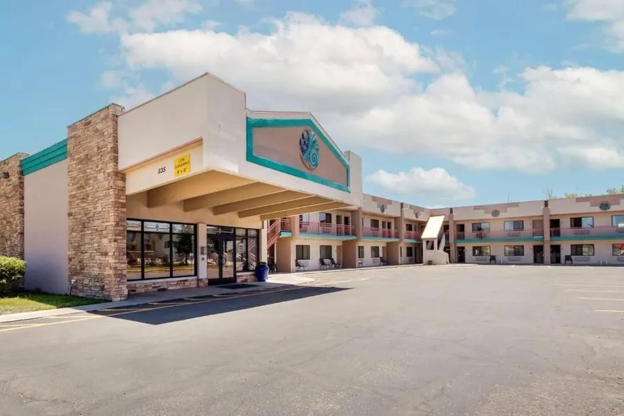 Turquoise Inn & Suites hotel detail image 2