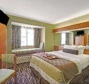 Super 8 by Wyndham San Antonio Downtown NE hotel detail image 7