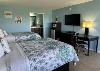 Geneva Wells Inn hotel thumbnail 7