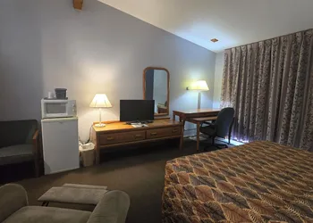 Timber Inn hotel thumbnail 6
