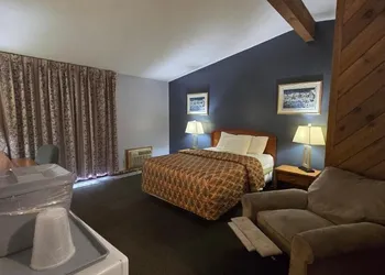 Timber Inn hotel thumbnail 7