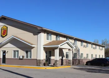 Super 8 by Wyndham Grand Forks hotel thumbnail 2