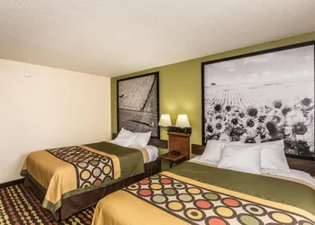 Super 8 by Wyndham Grand Forks hotel thumbnail 5