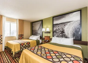 Super 8 by Wyndham Grand Forks hotel thumbnail 6