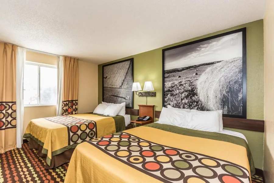 Super 8 by Wyndham Grand Forks hotel detail image 6