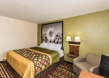 Super 8 by Wyndham Grand Forks hotel thumbnail 7
