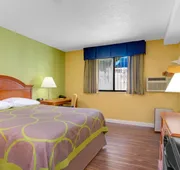 Super 8 by Wyndham Gainesville I-75 Hospital University Area hotel detail image 7