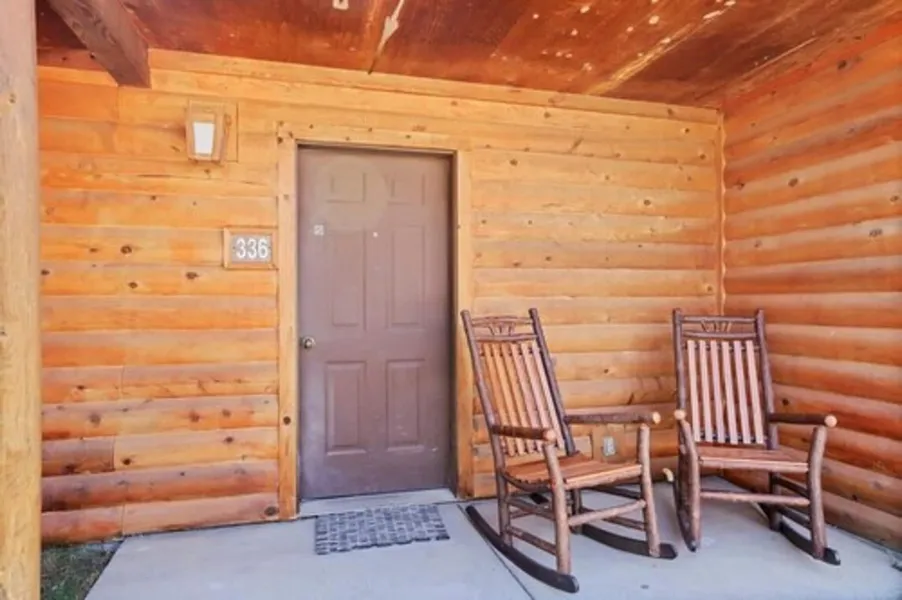 Headwaters Lodge & Cabins at Flagg Ranch hotel detail image 2