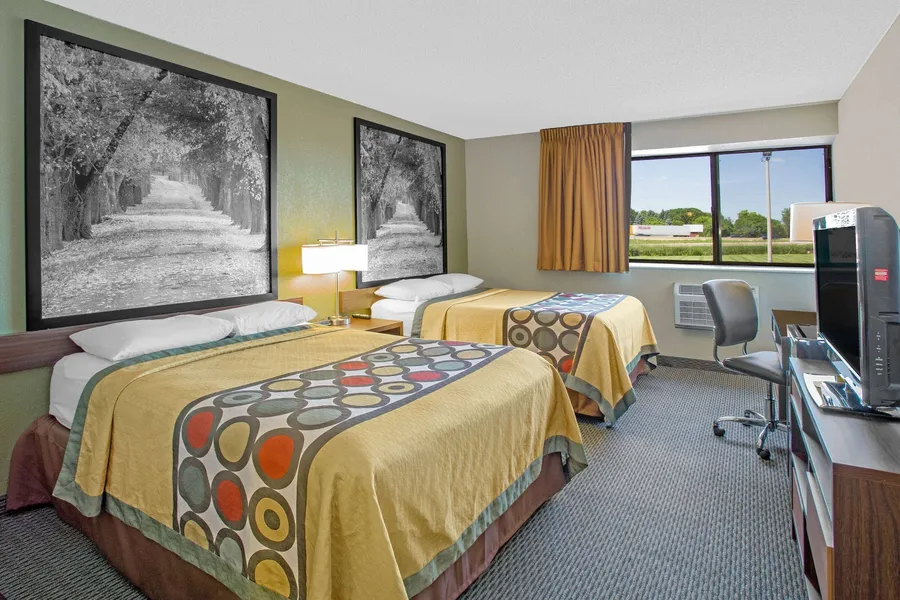 Super 8 by Wyndham Windsor/Madison North hotel detail image 6