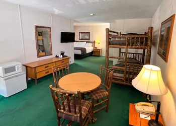 Rushmore Express Keystone hotel thumbnail 6