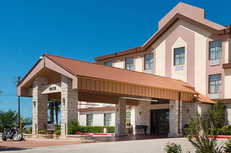 Quality Inn & Suites Buda hotel detail image 2