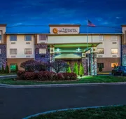 La Quinta Inn & Suites by Wyndham Fairborn Wright-Patterson hotel detail image 3