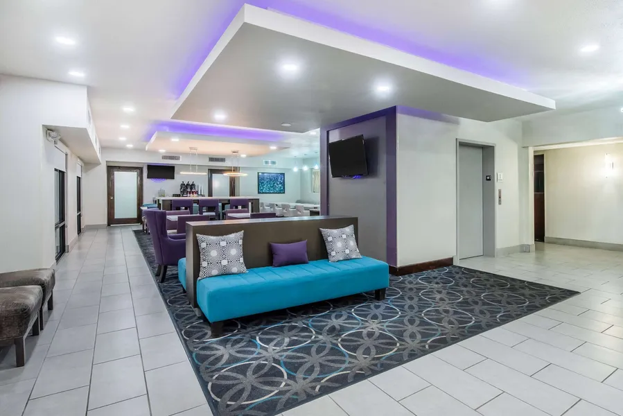 La Quinta Inn & Suites by Wyndham Fairborn Wright-Patterson hotel detail image 6