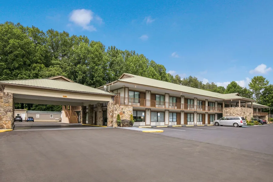 Quality Inn & Suites Mt Chalet hotel detail image 2