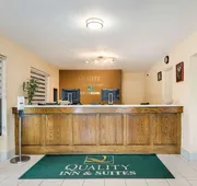 Quality Inn & Suites Mt Chalet hotel detail image 5