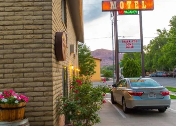 Moab Rustic Inn hotel thumbnail 3