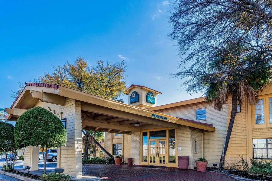 La Quinta Inn By Wyndham IH-10 West San Antonio TX hotel detail image 2