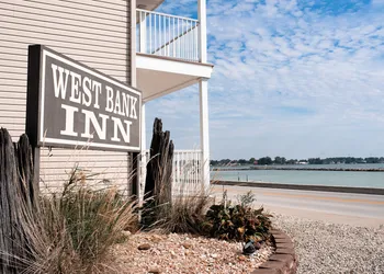 West Bank Inn hotel thumbnail 2