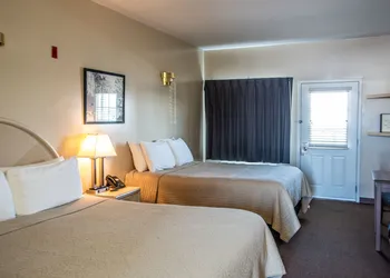 West Bank Inn hotel thumbnail 8