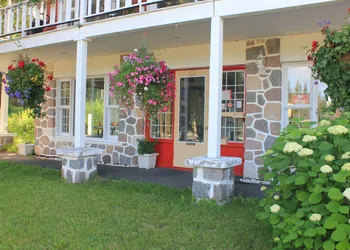Motel des Pays d'en Haut hotel thumbnail 2