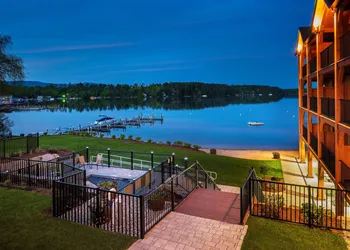 Center Harbor Inn hotel thumbnail 3