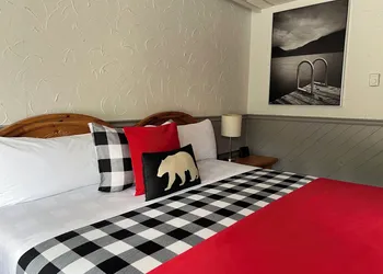 Mystic Isle Motel hotel thumbnail 5
