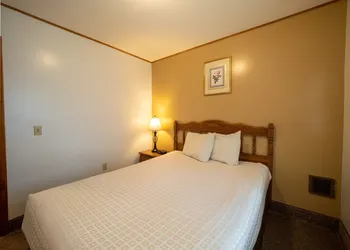 Lake 'N Pines Motel hotel thumbnail 5
