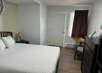 Lake 'N Pines Motel hotel thumbnail 8