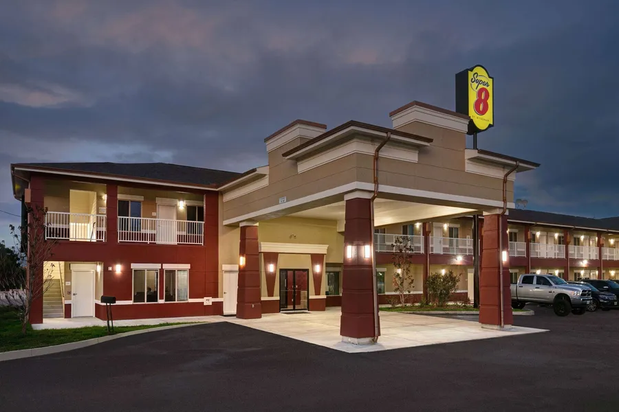 Super 8 by Wyndham Karnes City hotel detail image 2