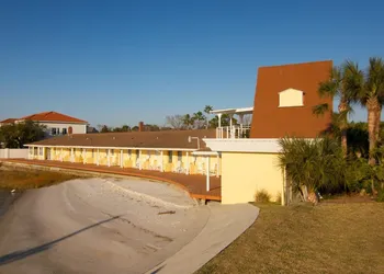 Edgewater Inn hotel thumbnail 2
