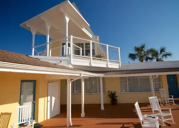 Edgewater Inn hotel thumbnail 5
